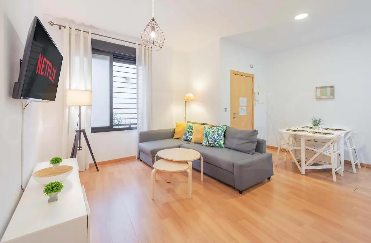 מאלגה Relaxing Apartment With Community Pool & Parking- Center