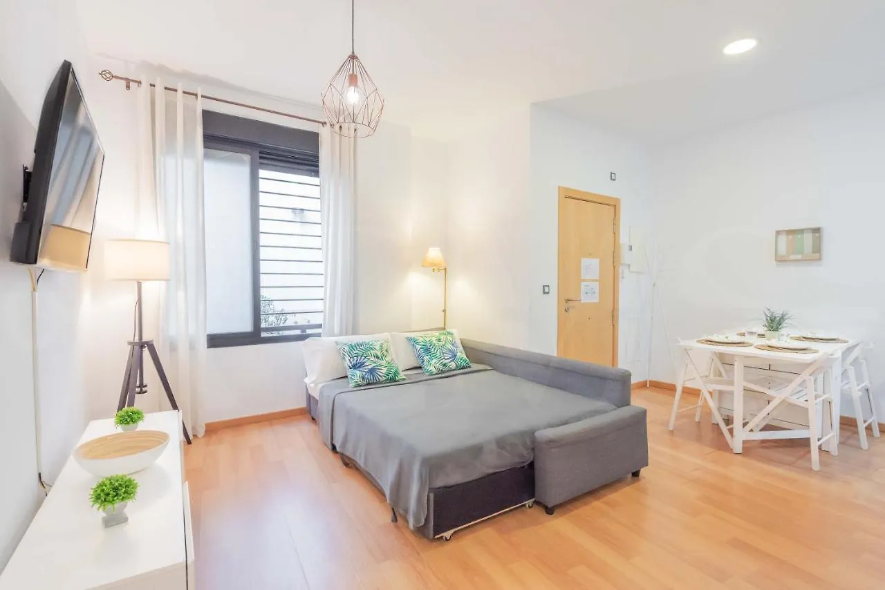 מאלגה Relaxing Apartment With Community Pool & Parking- Center