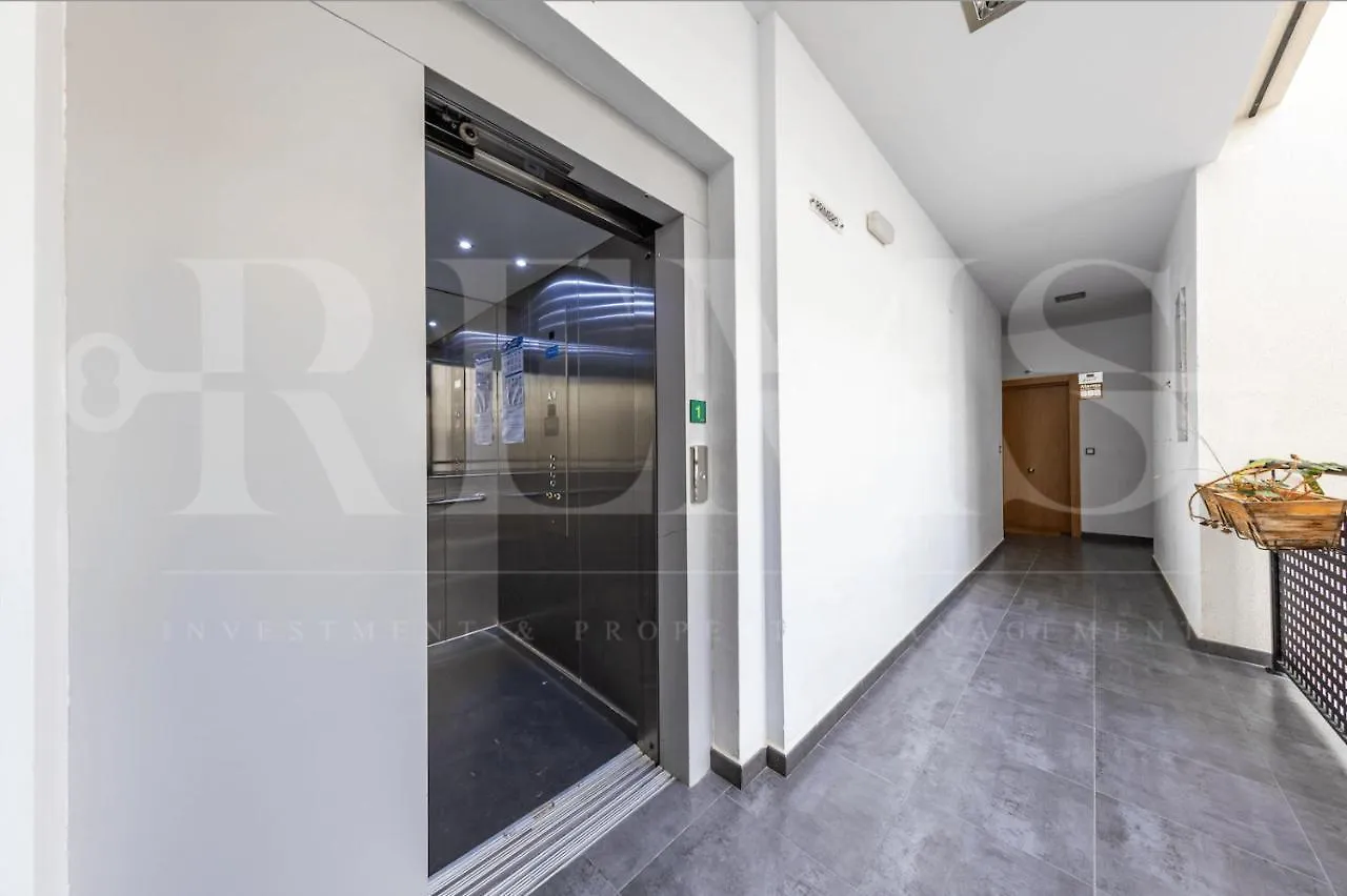 Relaxing Apartment With Community Pool & Parking- Center 马拉加 0*,  西班牙